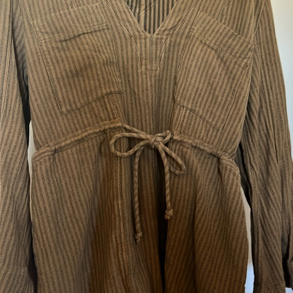 NWOT Free People short romper with drawstring, bell sleeves, size XS - Picture 2 of 6